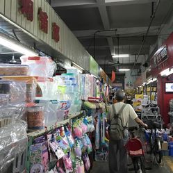 南泰日用品批发市场的木材销售 跨界经营与市场机遇探析